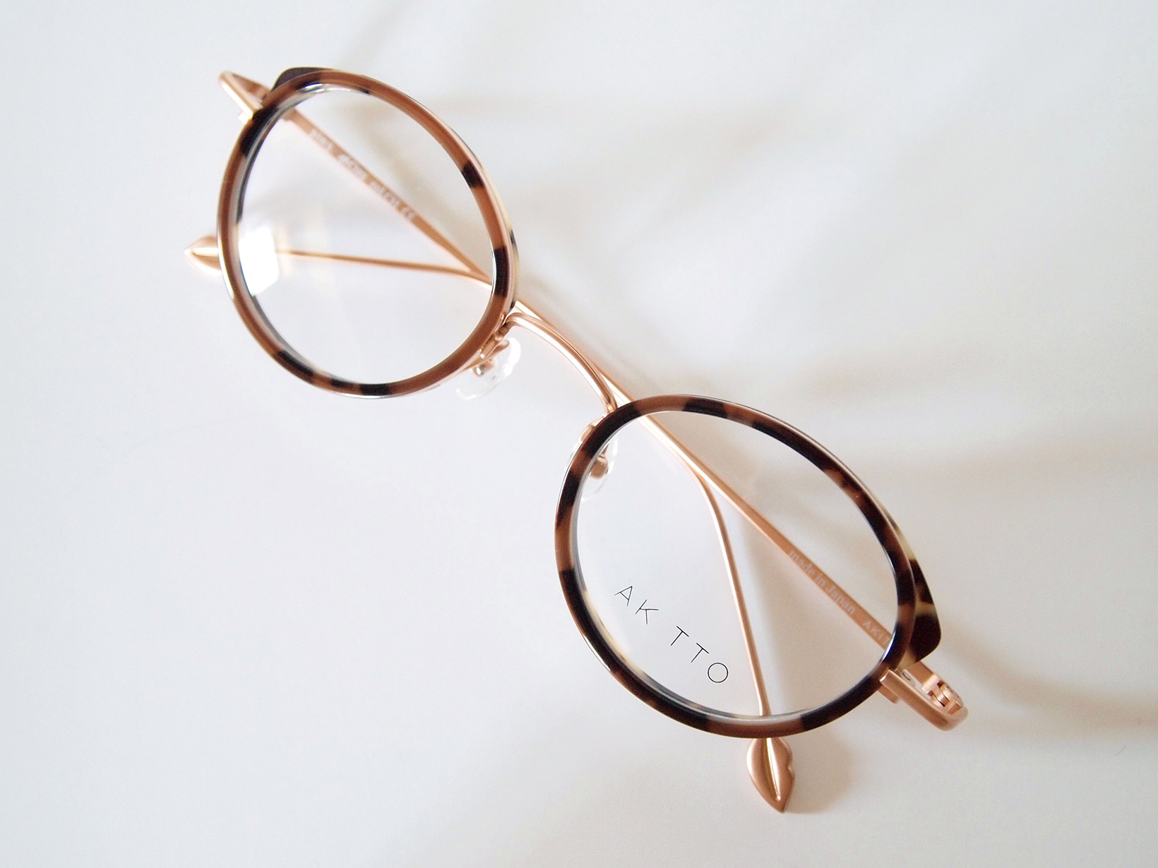 AKITTO 2018-1st pin3 color｜CH size:46□22 material:titanium+acetate price:42,000-(＋tax)