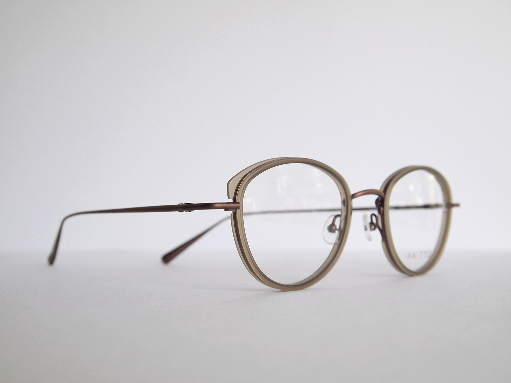 AKITTO 2020-3rd pin11 color｜GN size:47□22 material:titanium+acetate price:￥42,000(+tax)