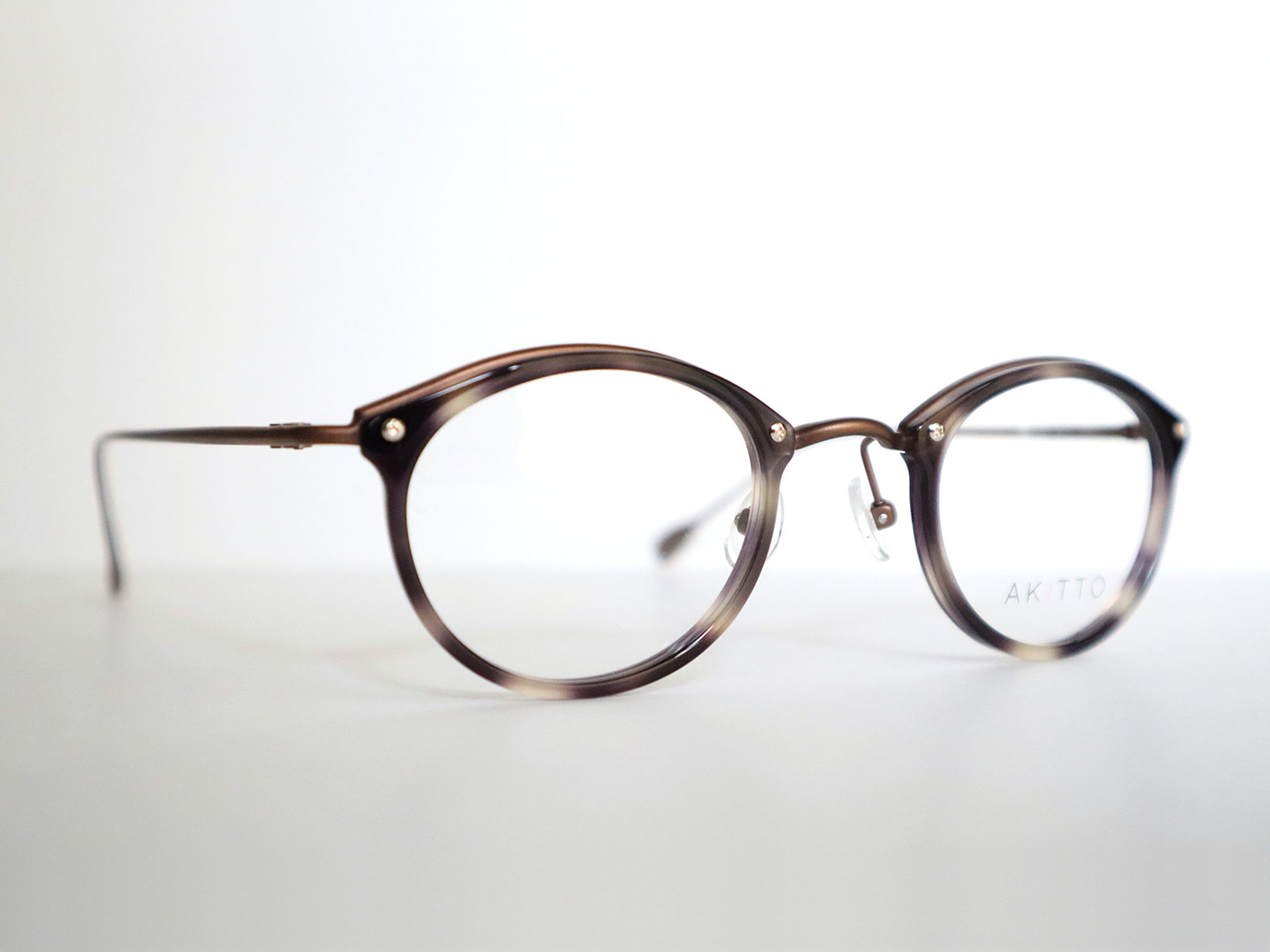 AKITTO 2021-3rd bin2 color｜GD size:43□24 material:titanium+acetate price:￥51,700-(税込み)