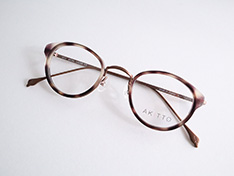 AKITTO 2022-3rd eti2 color｜GD size:40□21 material:titanium+acetate price:￥54,450-(税込み)