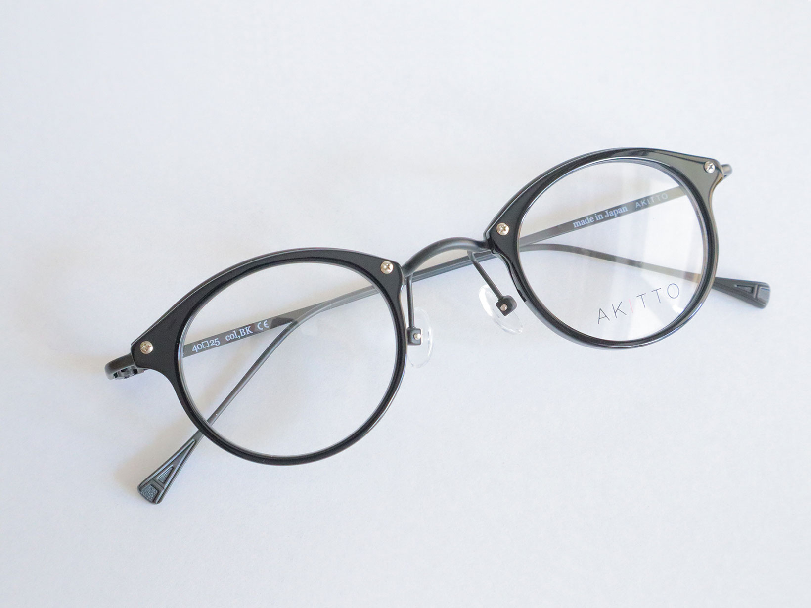AKITTO 2025-4th bin4 color | BK size:40□25 material:titanium+acetate price:￥54,450-（税込み）