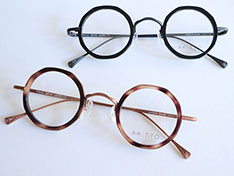 AKITTO 2025-4th ten-p ten-p size:39□27 material:titanium+acetate color:BG,BK,DM,GD,NV,PU price:￥54,450-（税込み）