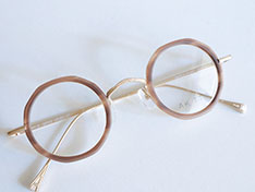 AKITTO 2025-4th ten-p color｜BG size:39□27 material:titanium+acetate price:￥54,450-（税込み）