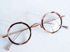 AKITTO 2025-4th ten-p color｜GD size:39□27 material:titanium+acetate price:￥54,450-（税込み）