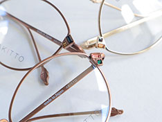 AKITTO 2026-1st gem gem size:48□20 material:titanium+crystal color:BK,BN,BP,BT,MG,SG price:¥54,450-(税込み)