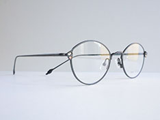 AKITTO 2026-1st gem color|BK size:48□20 material:titanium+crystal price:¥54,450-(税込み)