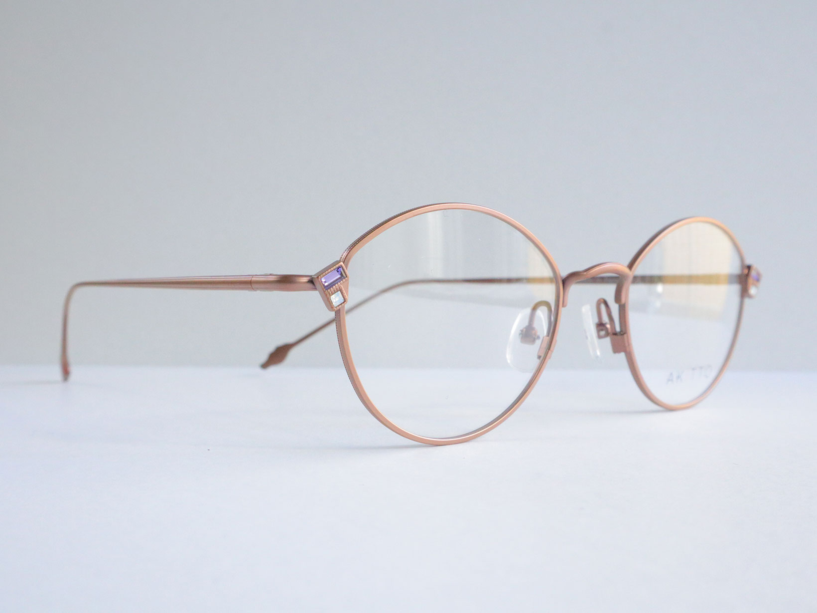 AKITTO 2026-1st gem color|BT size:48□20 material:titanium+crystal price:¥54,450-(税込み)