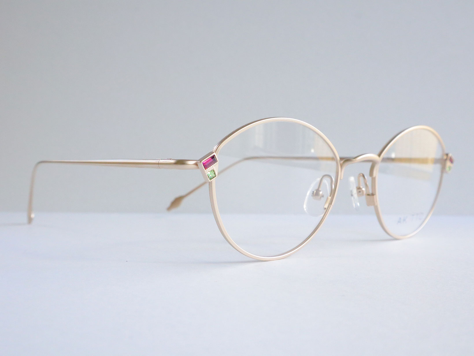 AKITTO 2026-1st gem color|MG size:48□20 material:titanium+crystal price:¥54,450-(税込み)