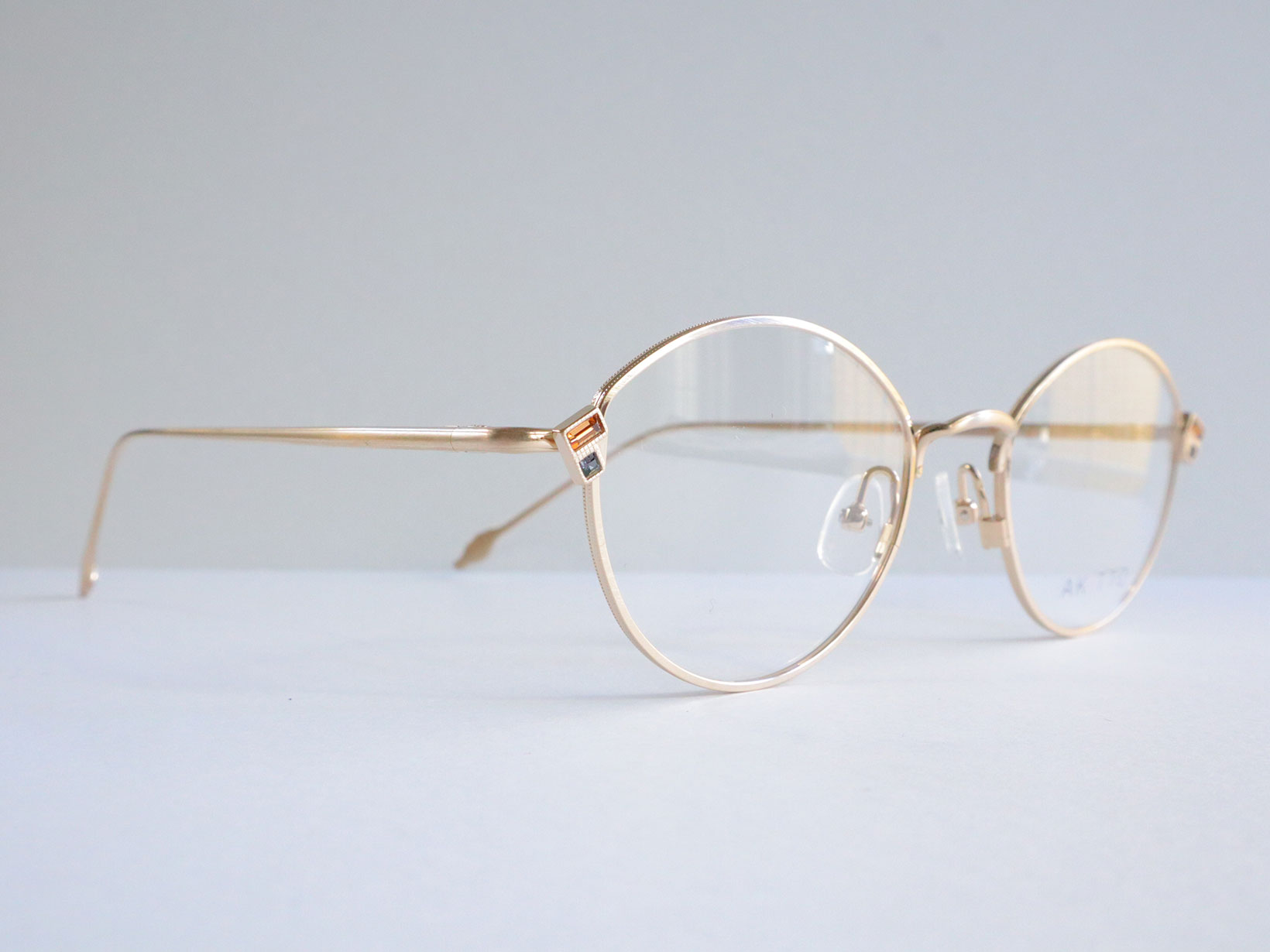 AKITTO 2026-1st gem color|SG size:48□20 material:titanium+crystal price:¥54,450-(税込み)
