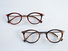 AKITTO 2026-1st pin28 pin28 size:44□23 material:titanium+acetate color:BG,BK,DM,GD,RD,SB price:￥54,450-（税込み）