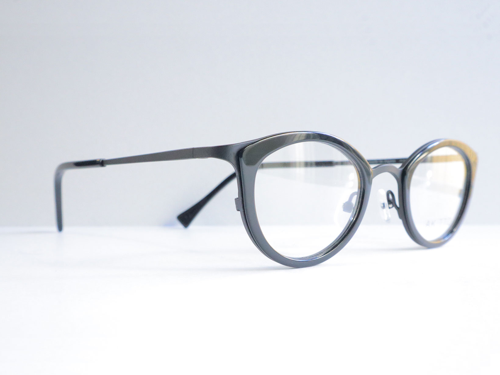 AKITTO 2026-1st pin28 color｜BK size:44□23 material:titanium+acetate price:￥54,450-（税込み）