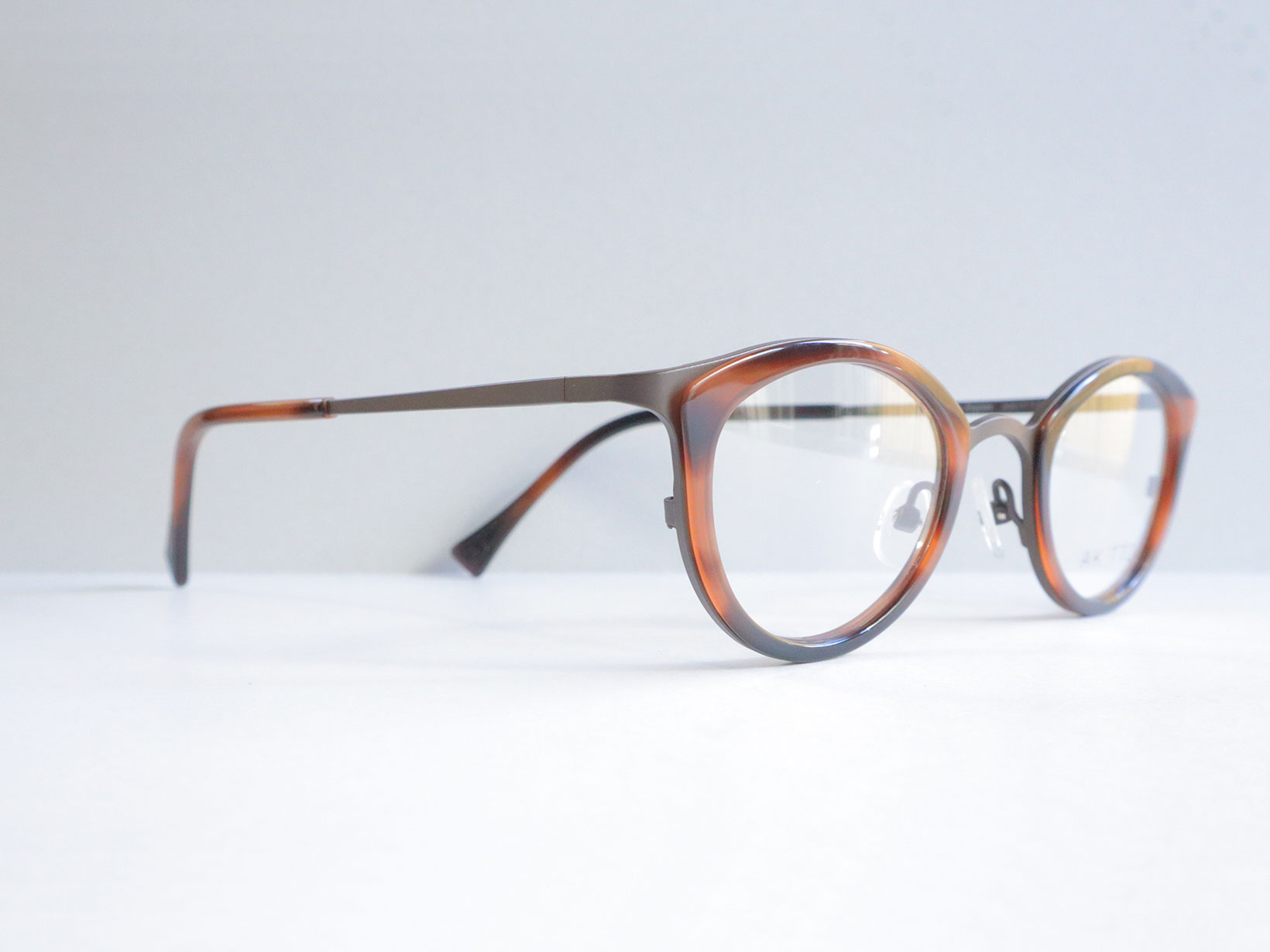 AKITTO 2026-1st pin28 color｜SB size:44□23 material:titanium+acetate price:￥54,450-（税込み）