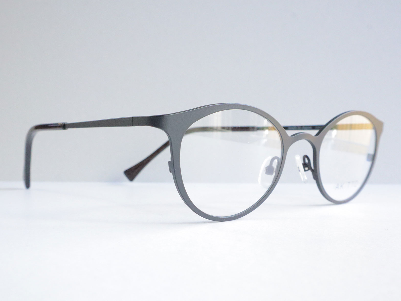 AKITTO 2026-1st pin28-5 color|BK size:44□23 material:titanium+acetate price:¥54,450-(税込み)