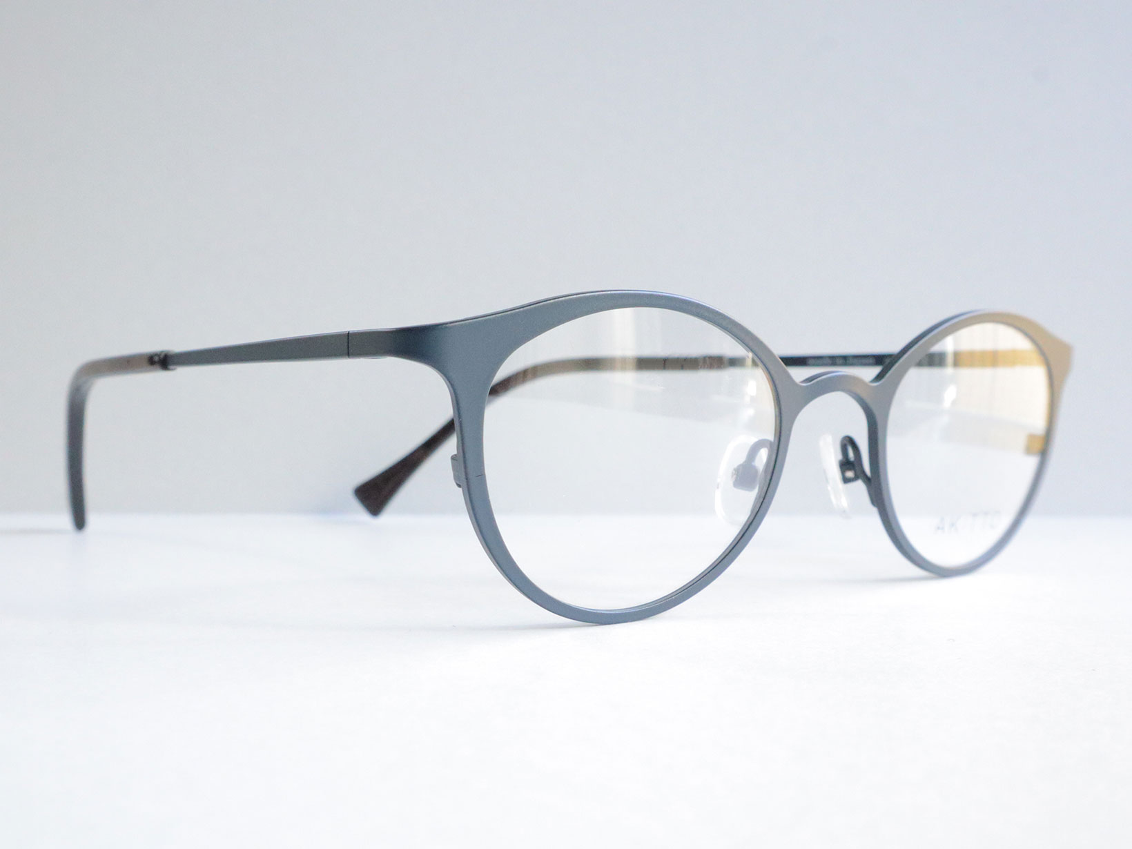 AKITTO 2026-1st pin28-5 color|NV size:44□23 material:titanium+acetate price:¥54,450-(税込み)