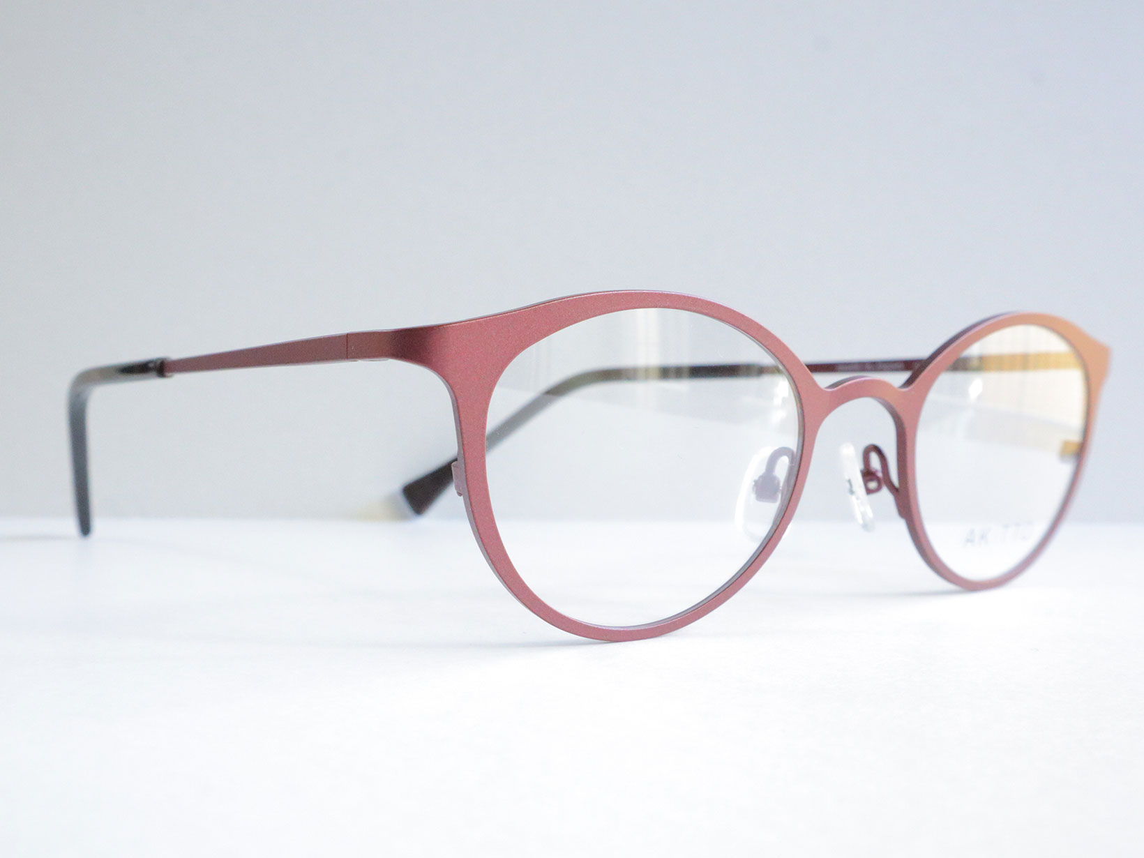 AKITTO 2026-1st pin28-5 color|WN size:44□23 material:titanium+acetate price:¥54,450-(税込み)